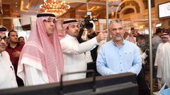 وزير الثقافة والإعلام السعودي يتفقد مقر انعقاد القمة العربية