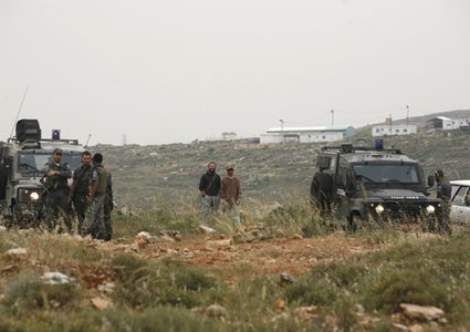 الاحتلال يستولي على خيام أقيمت على أنقاض مدرسة زنوتا