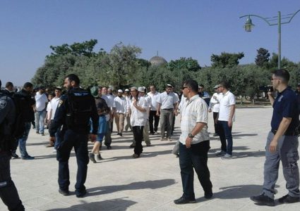 المستوطنون يقتحمون الأقصى وسط قيود مشددة