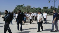 المستوطنون يقتحمون الأقصى وسط قيود مشددة