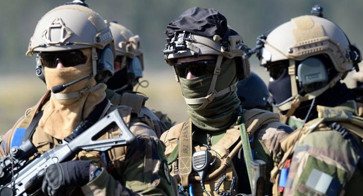 إصابة 7 جنود فرنسيين فى هجوم على معسكرين شمال مالى