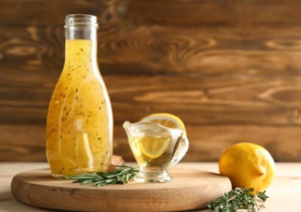 هذا ما يحدث لجسمك إن داومت على شرب خليط الليمون وزيت الزيتون