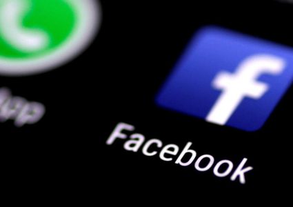 "فيسبوك" يقر بأنه يجمع بيانات حتى من خارج مستخدميه