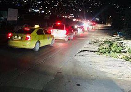 قوات الاحتلال تعرقل حركة المركبات على حاجز بيت فوريك شرق نابلس