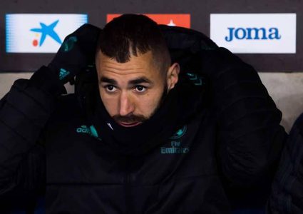 بنزيمة: لن أردد نشيدا وطنيا يدعو للحرب