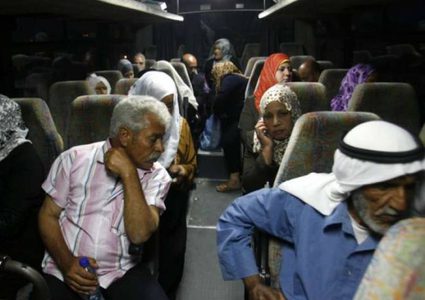 تفتيشات مهينة واجراءات تعسفية بحق أهالي الأسرى خلال زيارة أبنائهم