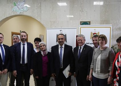 التربية تطلع وفدا برلمانيا ألمانيا على تحديات التعليم في فلسطين