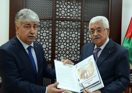 الرئيس يتسلم التقرير السنوي لهيئة التقاعد الفلسطينية