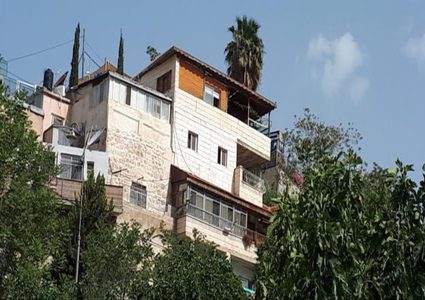 رغم قرار المحكمة... "العاد" الاستيطانية تواصل السيطرة على منازل عائلة الرويضي