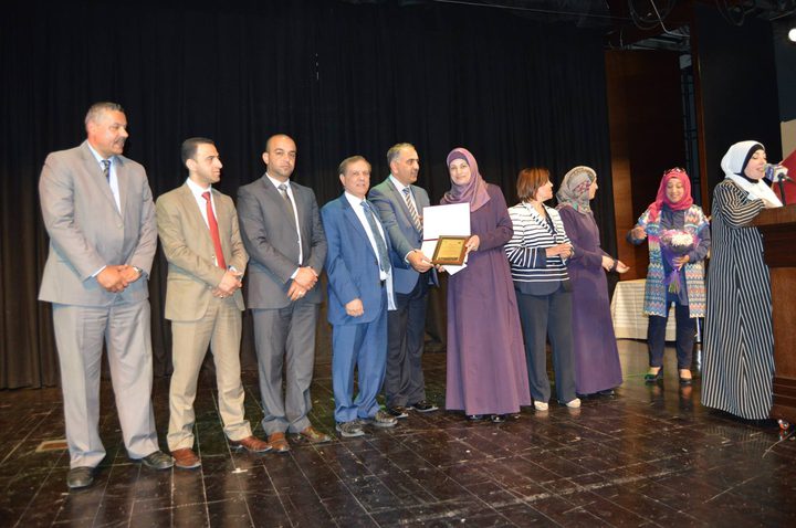 "التربية" تكرم الفائزين بجائزة العبسي على مستوى رام الله والبيرة