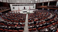 برلمان تركيا يقرّ الانتخابات وأردوغان مرشح للرئاسة