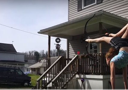 بالفيديو... طفلة تستعرض موهبتها النادرة