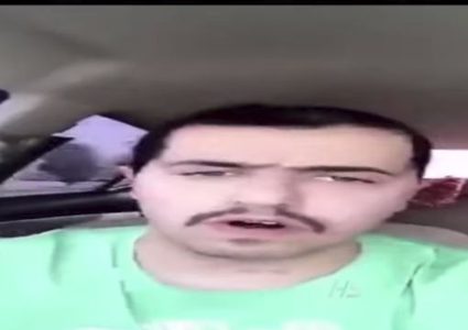 فيديو طريف لسعودي غاضب بعد القبض على حلاقه
