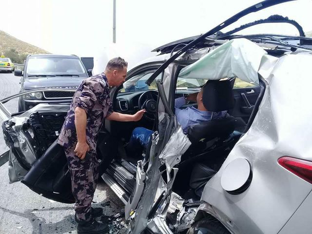 إصابة خمسة مواطنين على طريق وادي النار