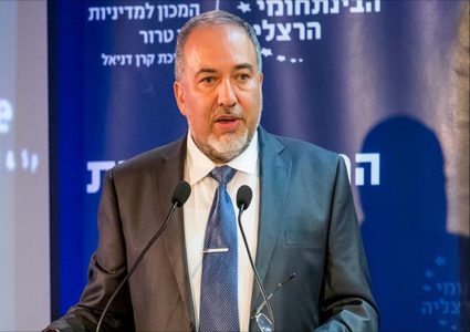 "ليبرمان": لن نسمح لروسيا تقييد حركتنا في المنطقة