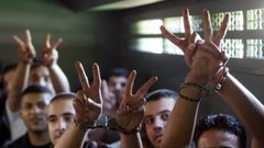 500 معتقل يواصلون مقاطعة محاكم الاحتلال