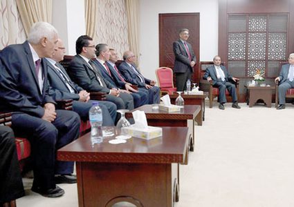 الرئيس يستقبل وفدا من الأسرى المحررين