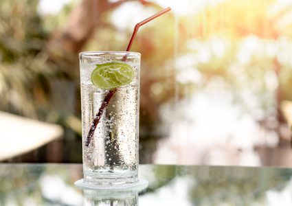 هل المياه الفوارة صحية كالمياه العادية؟