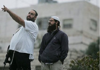 مستوطنون ينفذون جولة استفزازية شرق يطا