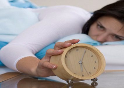 هل تستيقظ دوما عند الساعة الثالثة فجرا.. إليك السبب والحلول؟