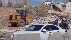 الاحتلال يهدم مقهى قرب حاجز "قلنديا" العسكري