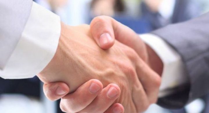 ما هي فوائد المصافحة القوية ؟