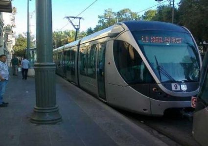 الإحتلال يزعُم: رشق "القطار الخفيف" في القدس بزجاجات الطلاء