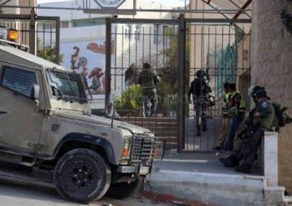 مواجهات في محيط "القدس" والجامعة تقرر إخلاء مبناها الرئيسي