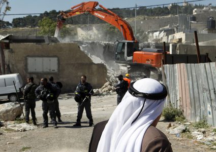 الاحتلال يجرف أراضي في صور باهر بالقدس