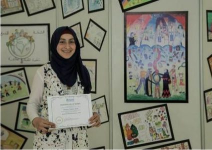 طالبة من غزة تفوز بالمركز الأول في مسابقة للرسم نظمتها "الصحة العالمية"