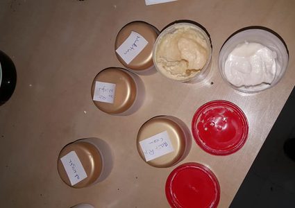 إغلاق مصنع كريمات ومواد تجميل غير مرخص