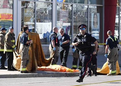 مقتل 10 أشخاص بحادث دهس بتورنتو الكندية والشرطة توضح