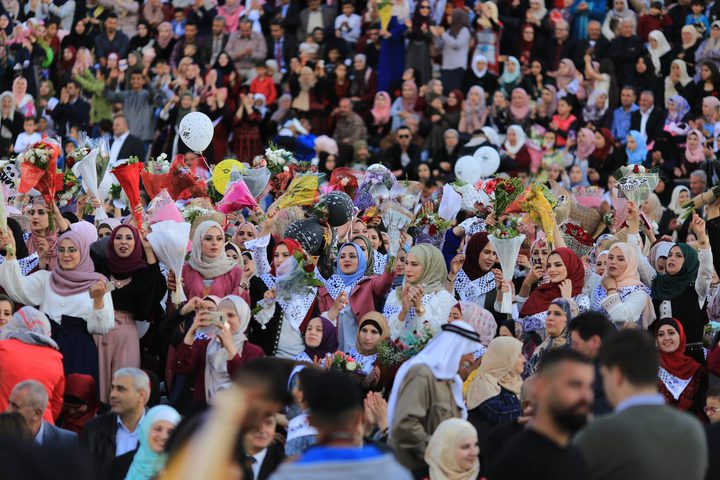 الغرابة والابتكار في حفلات التخرج لطلبة جامعة النجاح (فيديو)