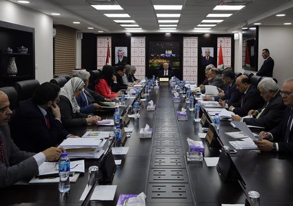 مجلس الوزراء يستنكر حملات التشهير والتضليل التي تستهدف القيادة الفلسطينية