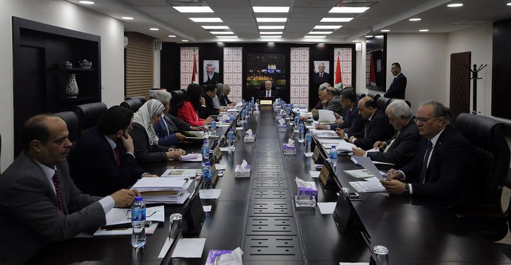 مجلس الوزراء يستنكر حملات التشهير والتضليل التي تستهدف القيادة الفلسطينية