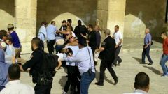 الاحتلال يستهدف حراس المسجد الأقصى بالابعاد