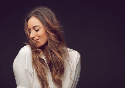 أمينة خليل تعلمت لغة الإشارة.. إليكم السبب