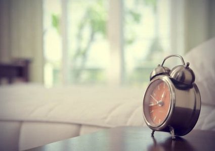 ما هي الأضرار الصحية لإستخدام المنبه من أجل الإستيقاظ ؟