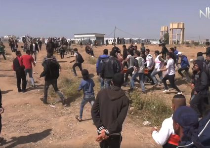 الاحتلال يستخدم أسلحة فتاكة في مسيرات العودة (فيديو)