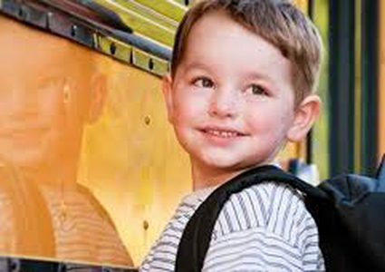 غادر البيت إلى المدرسة.. وعثروا عليه في دولة أخرى