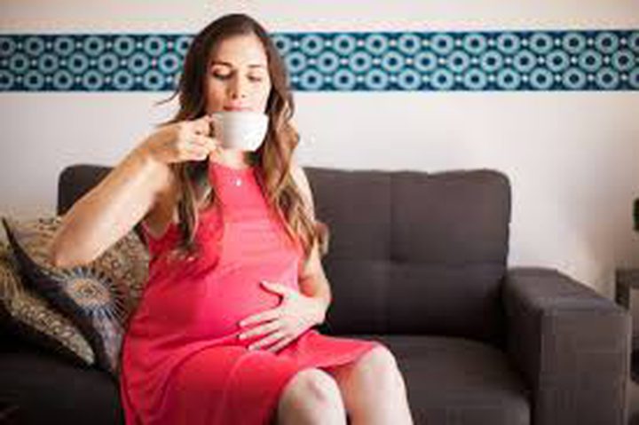 كيف يرتبط تناول الأم للقهوة بمعاناة طفلها من السمنة؟