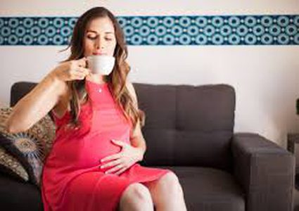 كيف يرتبط تناول الأم للقهوة بمعاناة طفلها من السمنة؟