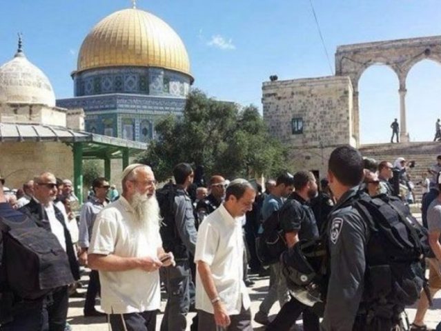 74 مستوطنا يقتحمون المسجد الأقصى
