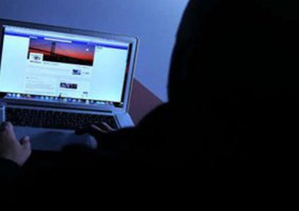 الشرطة تكشف ملابسات قضية تشهير بسيدة عبر "واتساب"