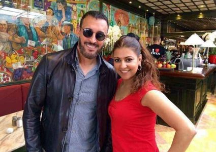 من هي المرأة الجديدة التي  يظهر معها  كاظم الساهر ؟