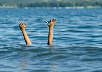 مصرع طفل غرقا في بركة سباحة