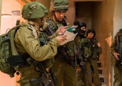 إصابة شابين بالخليل ومواجهات شمالا