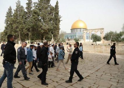 أكثر من مائة مستوطن يقتحمون الأقصى