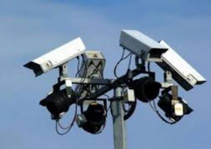 الاحتلال ينصب كاميرات مراقبة في سلوان ويحرر مخالفتين لمواطن بحجة تنظيف أرضه