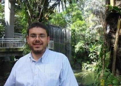 جثمان الشهيد "فادي البطش" يصل غزة ظهر اليوم